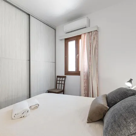 Naxian White House In Glinado Apartman *
