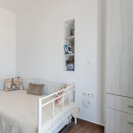 Naxian White House In Glinado Apartman