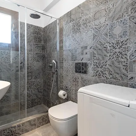 Naxian White House In Glinado Apartman *
