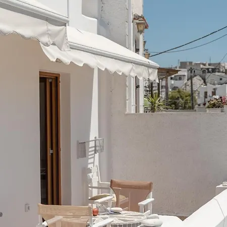 Naxian White House In Glinado Apartman *