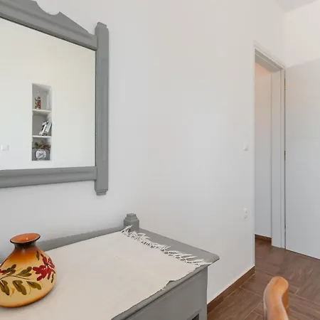 Naxian White House In Glinado Apartman *