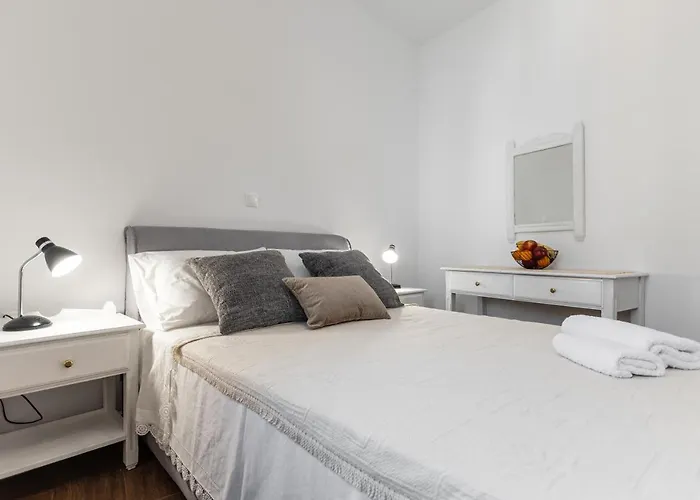 Naxian White House In Glinado