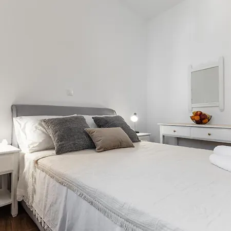 Naxian White House In Glinado