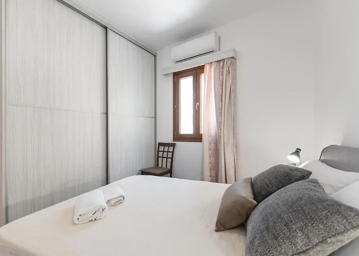 Naxian White House In Glinado Apartment *