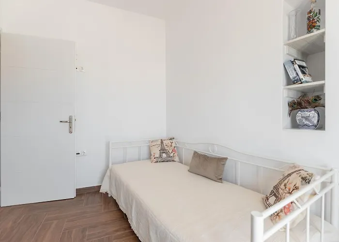 Naxian White House In Glinado Apartment *