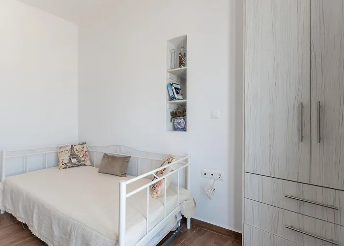 Naxian White House In Glinado Apartment