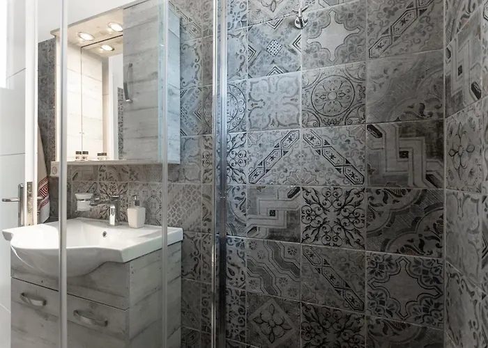 Naxian White House In Glinado Apartment *