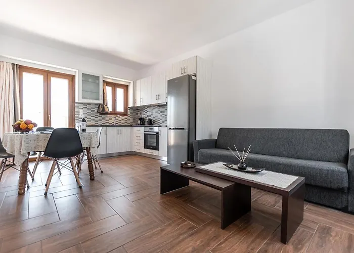 Naxian White House In Glinado Apartment *