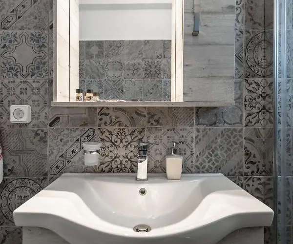 Naxian White House In Glinado *